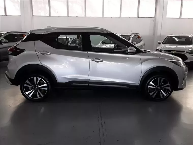 Nissan Kicks Prata 13