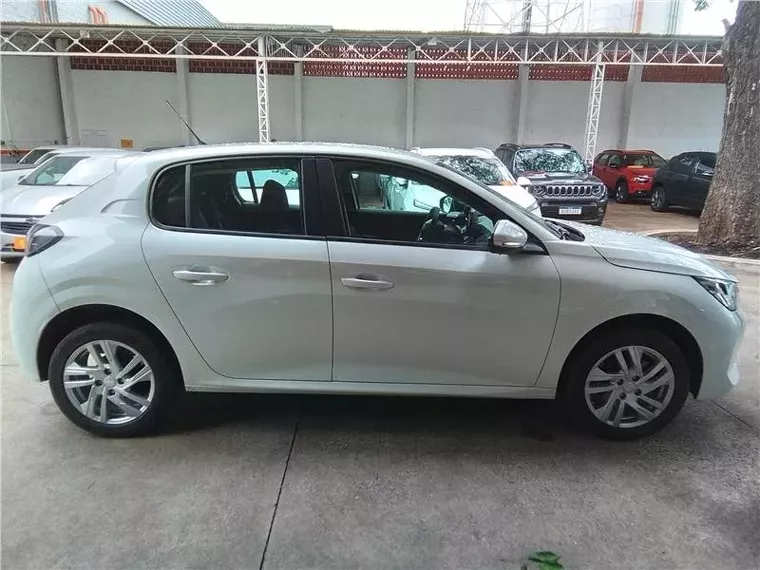 Peugeot 208 Branco 10