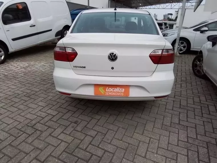 Volkswagen Voyage Branco 3