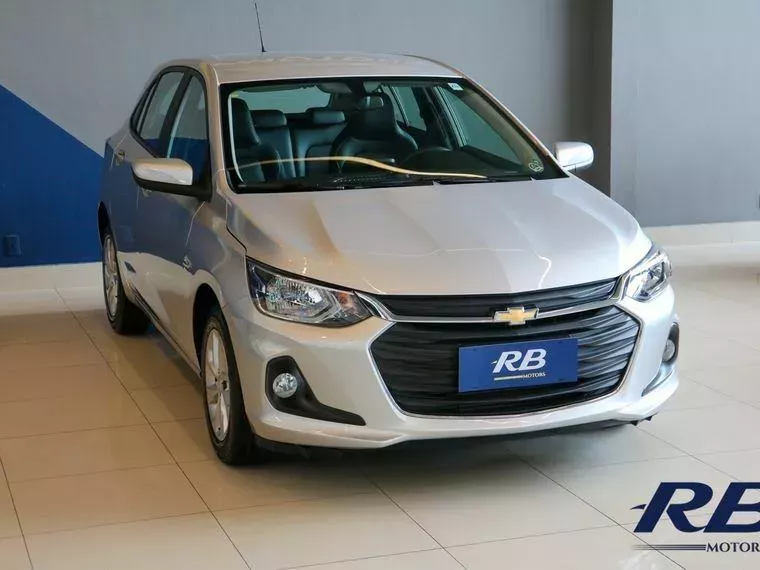 Chevrolet Onix Prata 12