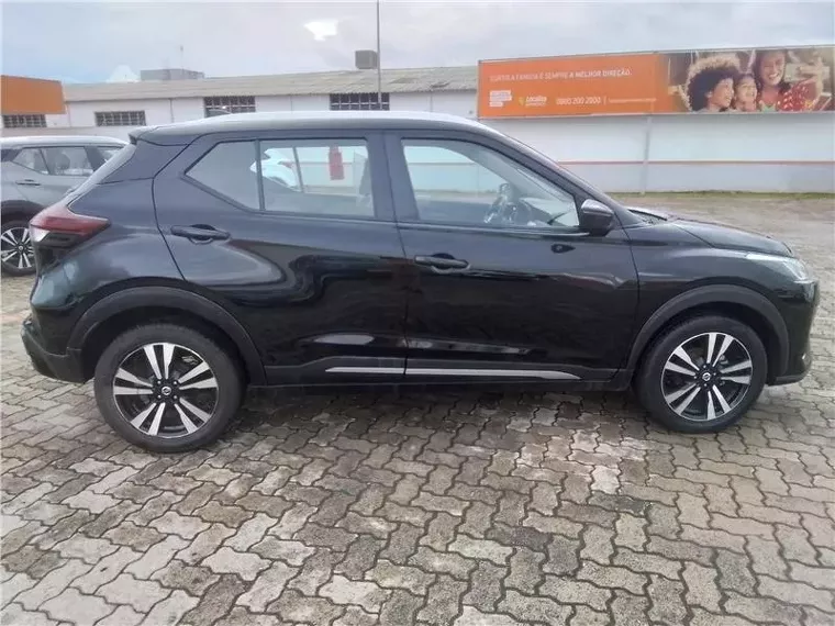 Nissan Kicks Preto 10