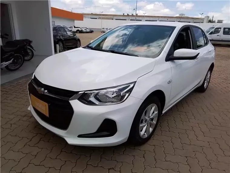 Chevrolet Onix Branco 1