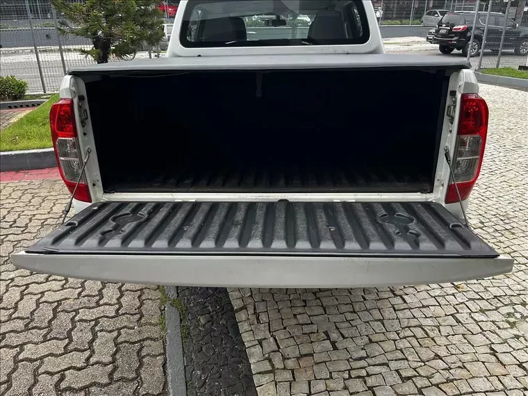 Nissan Frontier Branco 2