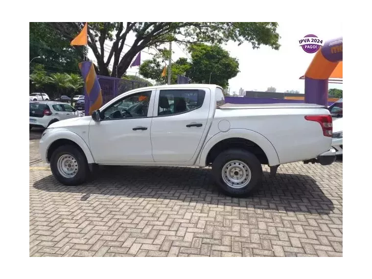 Mitsubishi L200 Branco 4