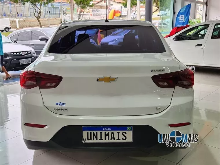 Chevrolet Onix Branco 12