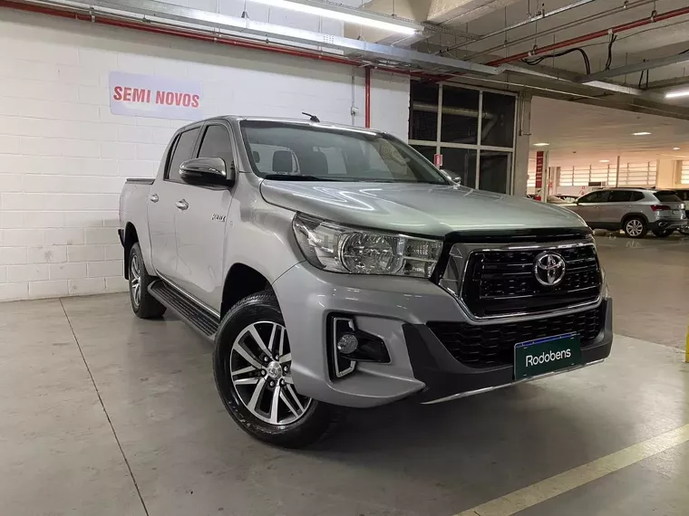 Toyota Hilux Prata 11