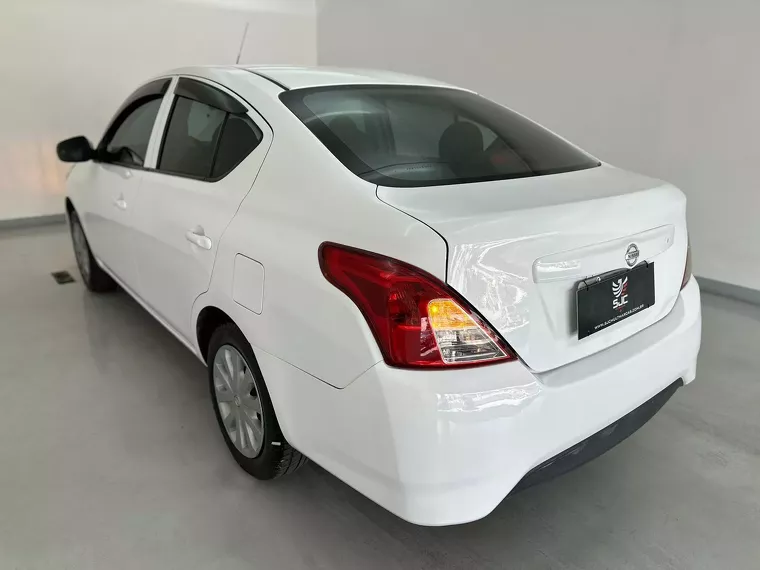 Nissan Versa Branco 7