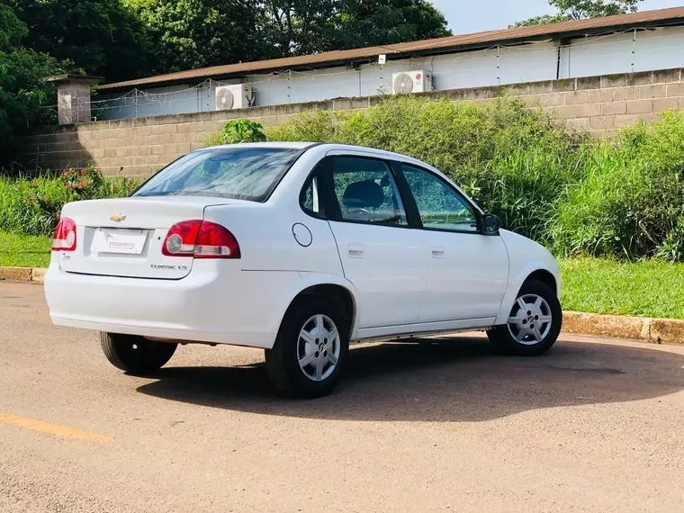 Chevrolet Classic Branco 1