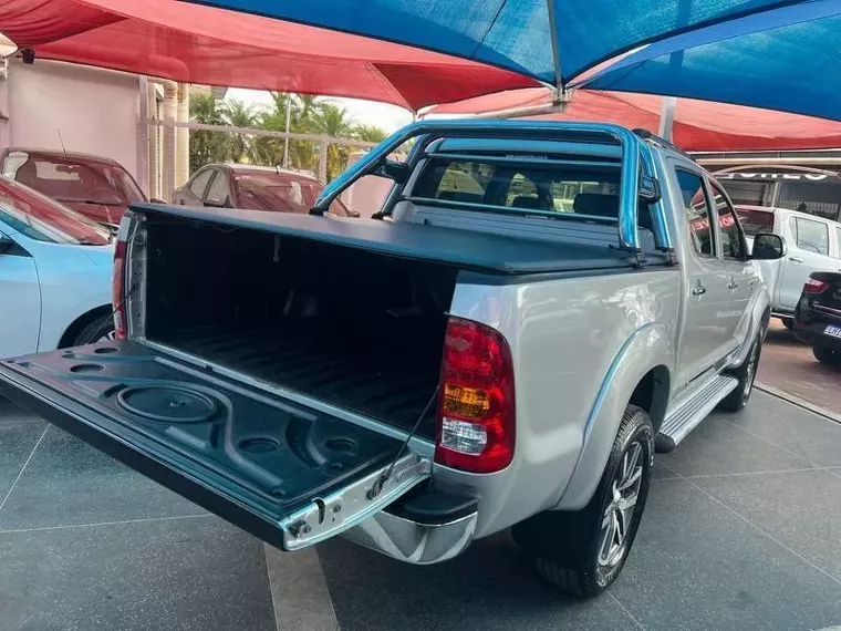 Toyota Hilux Prata 16