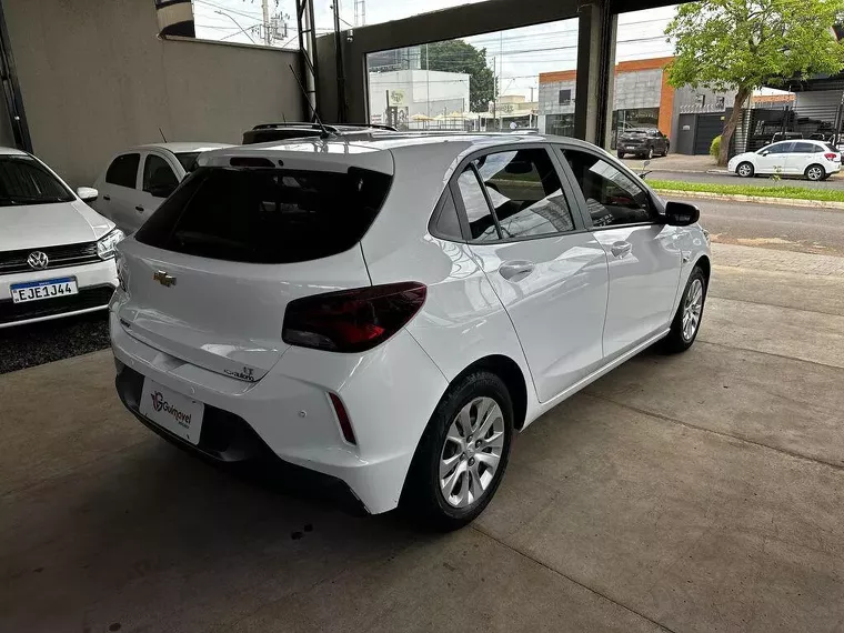 Chevrolet Onix Branco 5