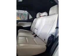 Toyota Hilux SW4