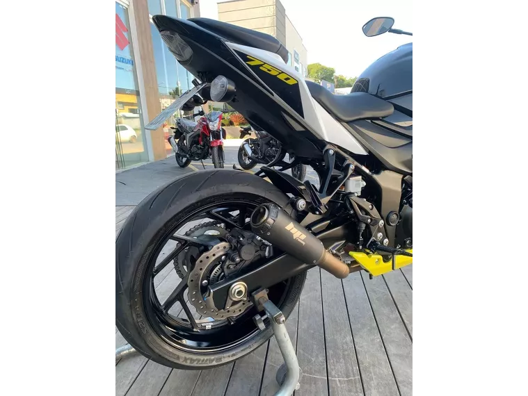 Suzuki GSX-S Preto 8