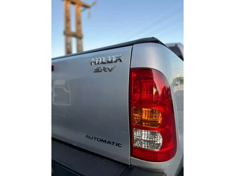 Toyota Hilux Prata 6