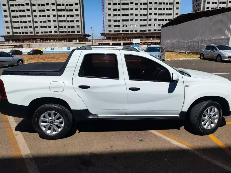 Renault Duster Oroch Branco 13