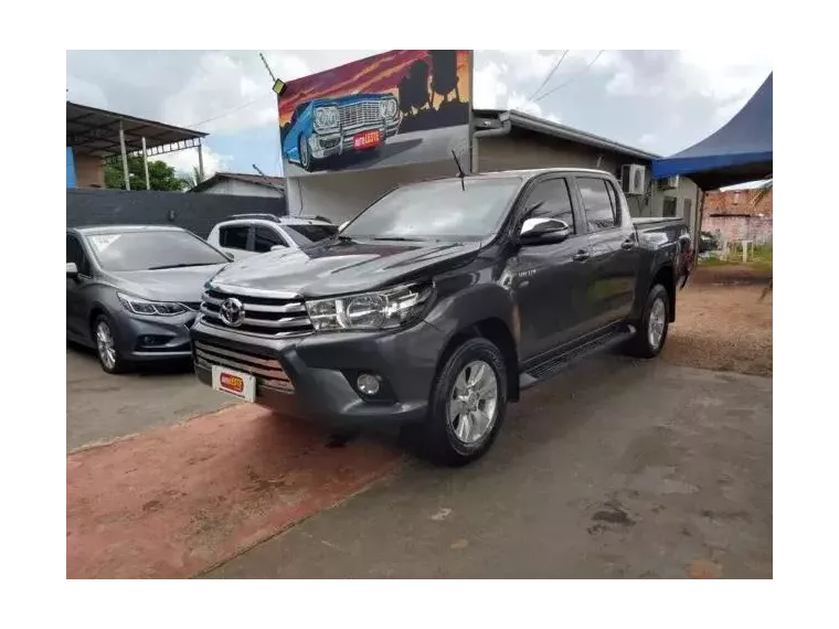 Toyota Hilux Cinza 1