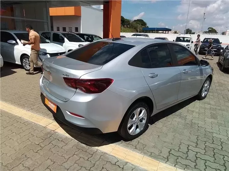 Chevrolet Onix Prata 2