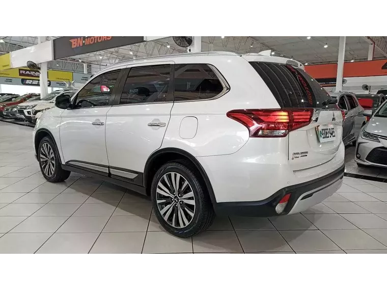 Mitsubishi Outlander Branco 18