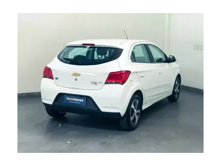 Chevrolet Onix Branco 3