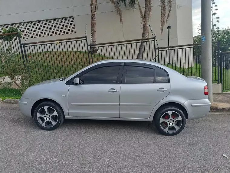 Volkswagen Polo Sedan Prata 3