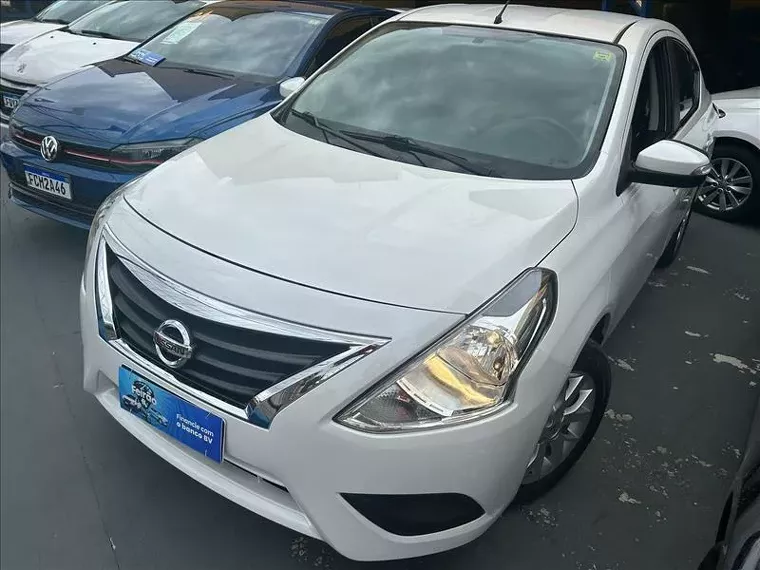 Nissan Versa Branco 4