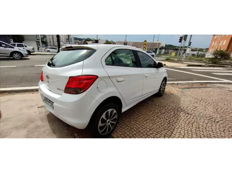 Chevrolet Onix Branco 6