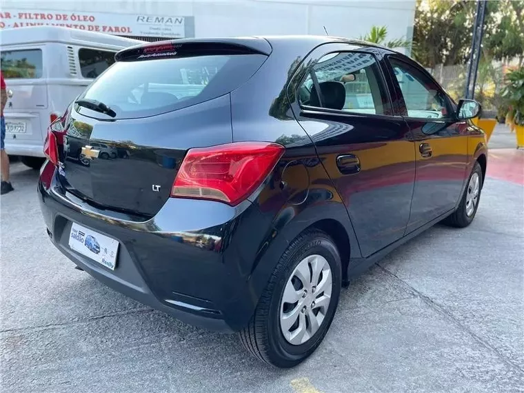 Chevrolet Onix Preto 6