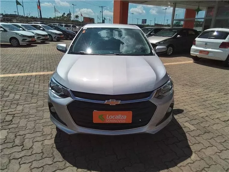 Chevrolet Onix Prata 5