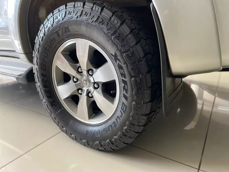 Toyota Hilux SW4 Prata 14