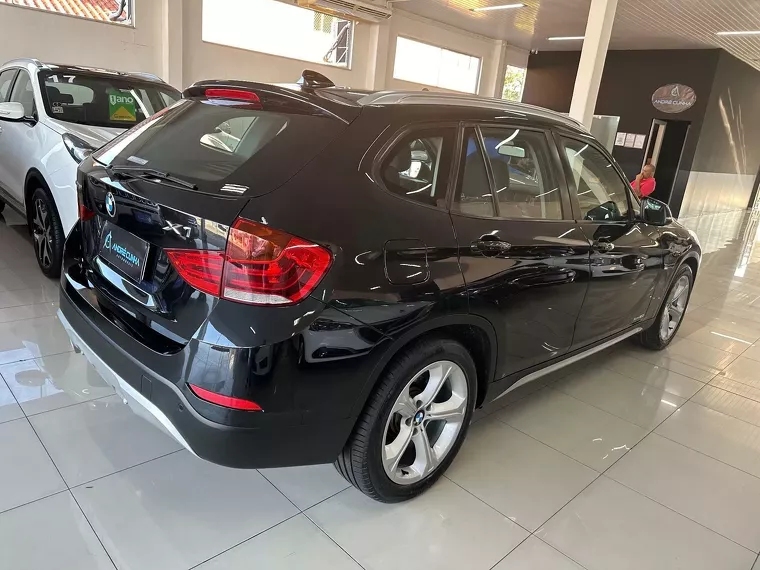 BMW X1 Preto 13