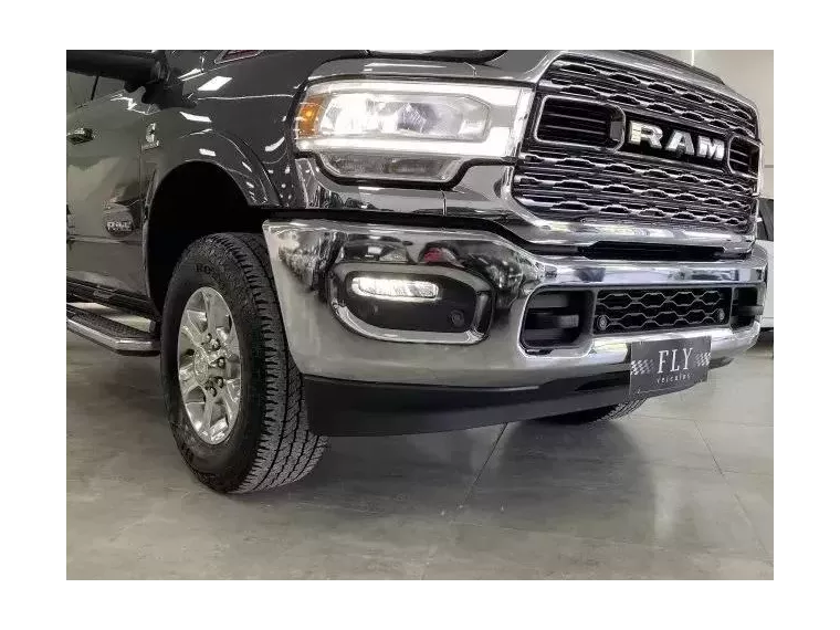 Dodge RAM Cinza 8