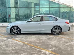 BMW 320i