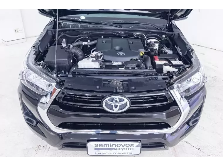 Toyota Hilux Preto 19