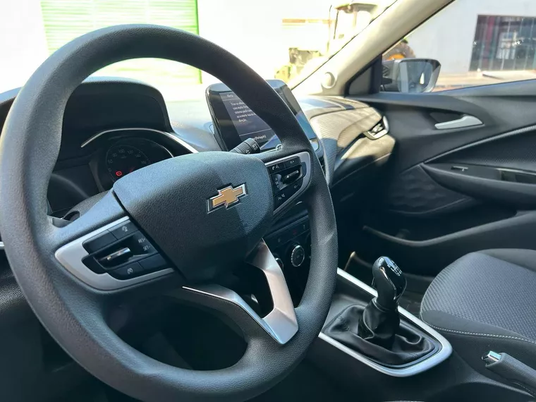 Chevrolet Onix Preto 4