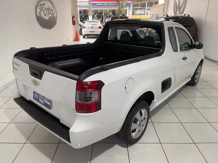 Chevrolet Montana Branco 15