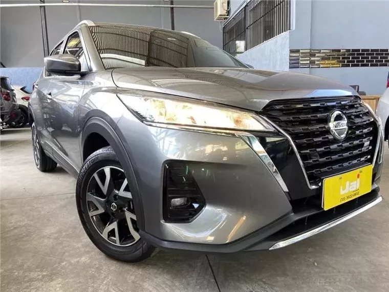 Nissan Kicks Cinza 1