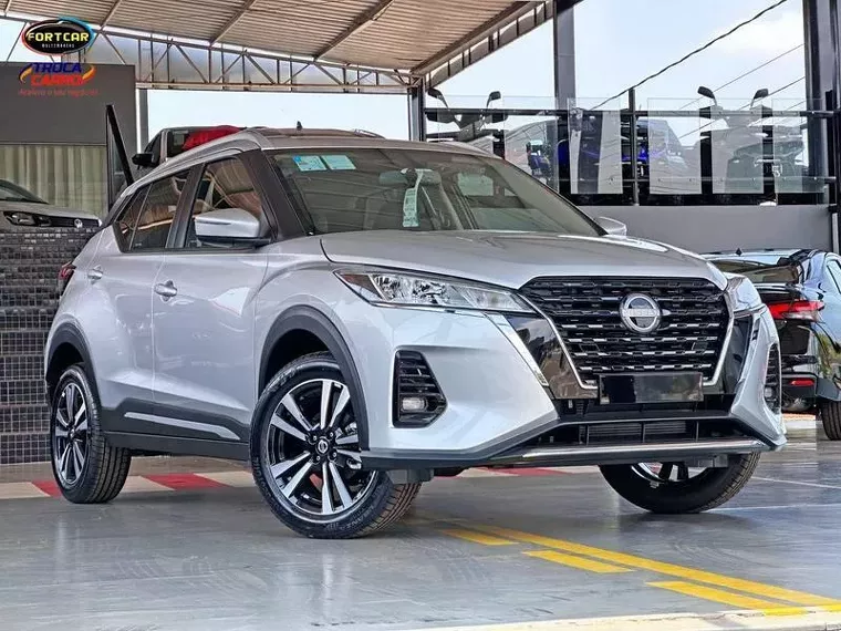 Nissan Kicks Prata 1