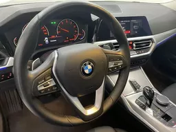 BMW 330i