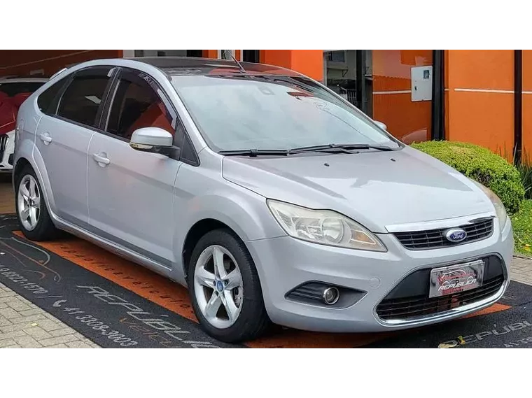 Ford Focus Prata 10