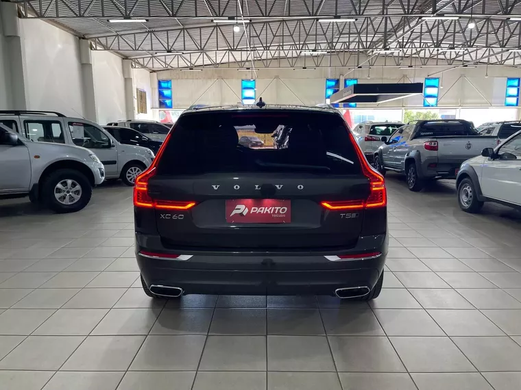 Volvo XC60 Cinza 17