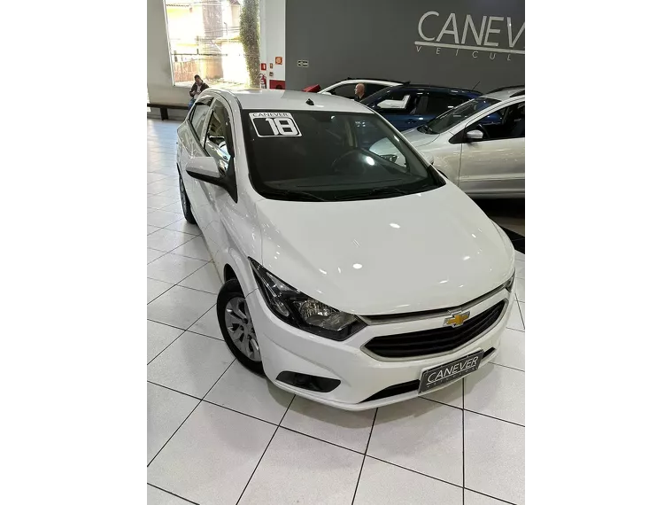 Chevrolet Onix Branco 7