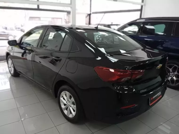 Chevrolet Onix Preto 14