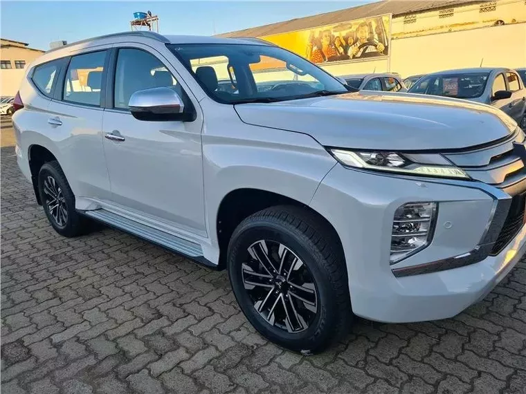 Mitsubishi Pajero Sport Branco 2