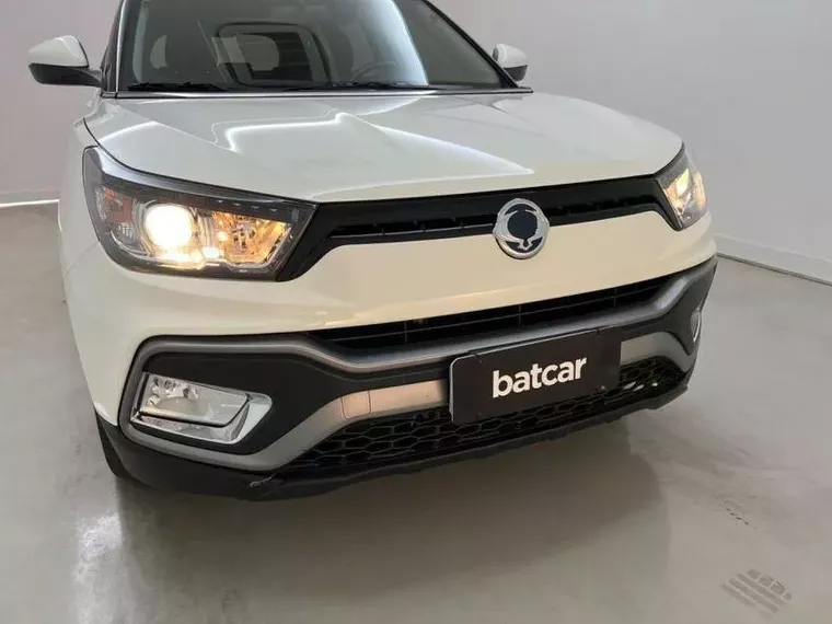 Ssangyong XLV Branco 4