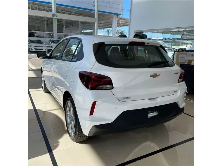 Chevrolet Onix Branco 4