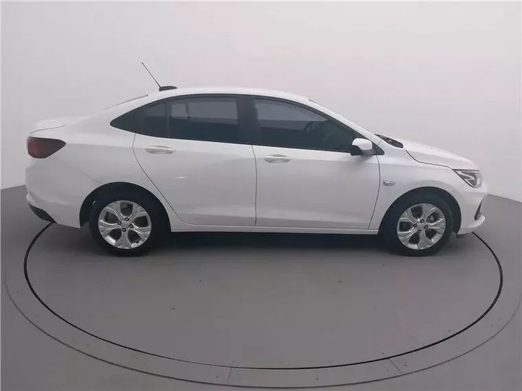 Chevrolet Onix Branco 14