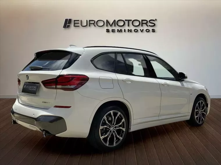 BMW X1 Branco 11