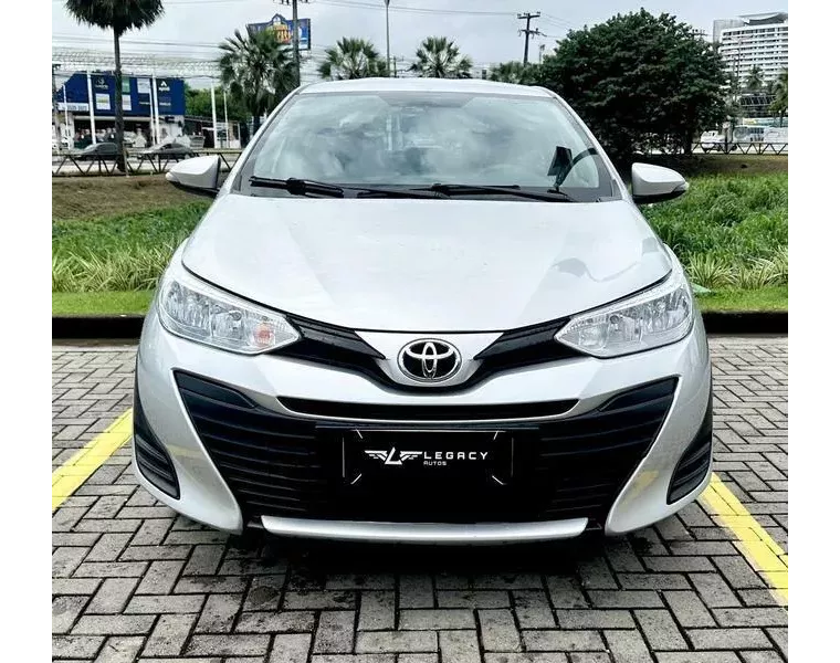 Toyota Yaris Prata 2