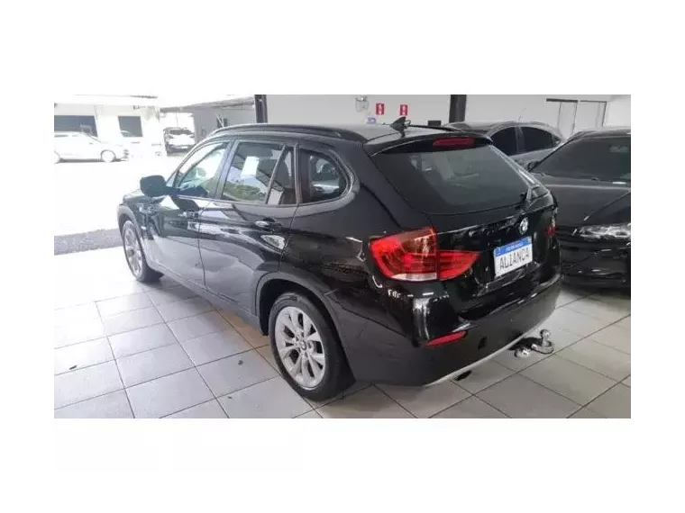 BMW X1 Preto 2