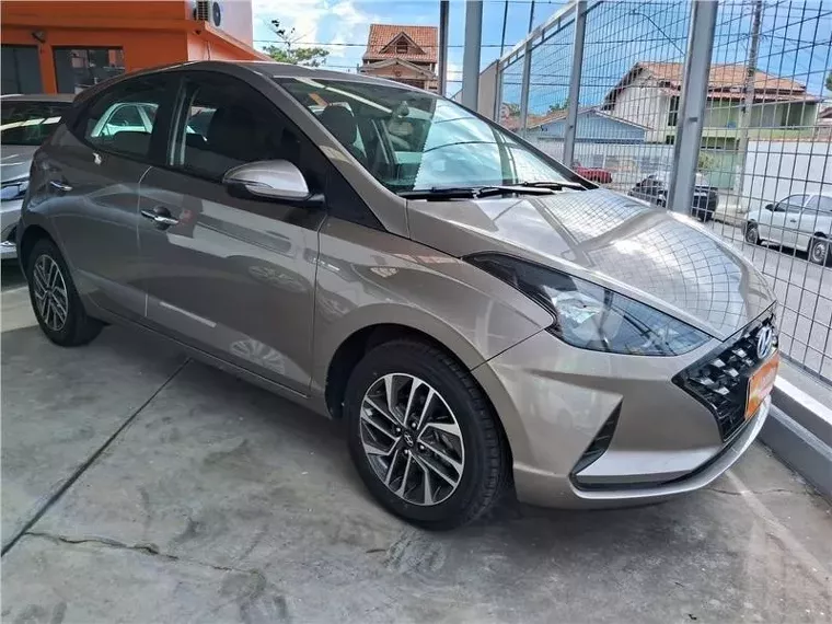 Hyundai HB20 Prata 4