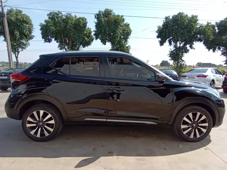 Nissan Kicks Preto 6